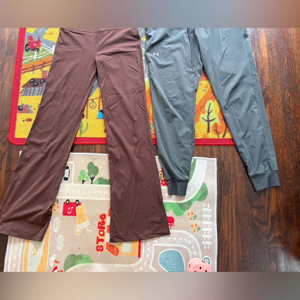 Two pair of women’s workout /active pants - Picture 3 of 7